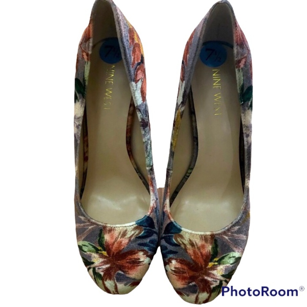 Velvet Pumps